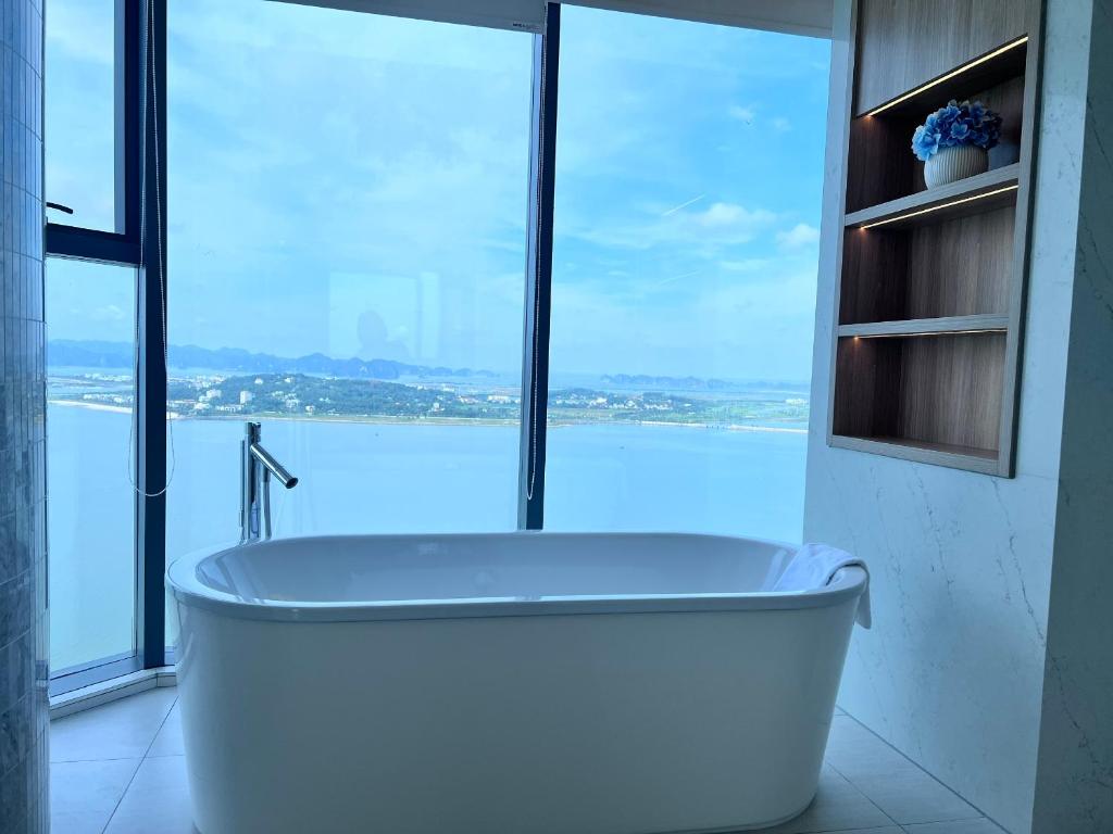 Executive Bay View A La Carte Hạ Long – Ha Long Bay